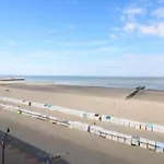 Apartment Golfslag 7b, Met Zeezicht Te Blankenberge